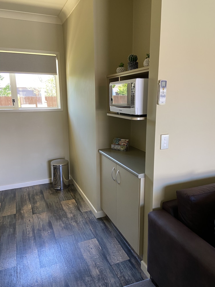 Lobby at Sierra Motel and Apartments, OMARAMA