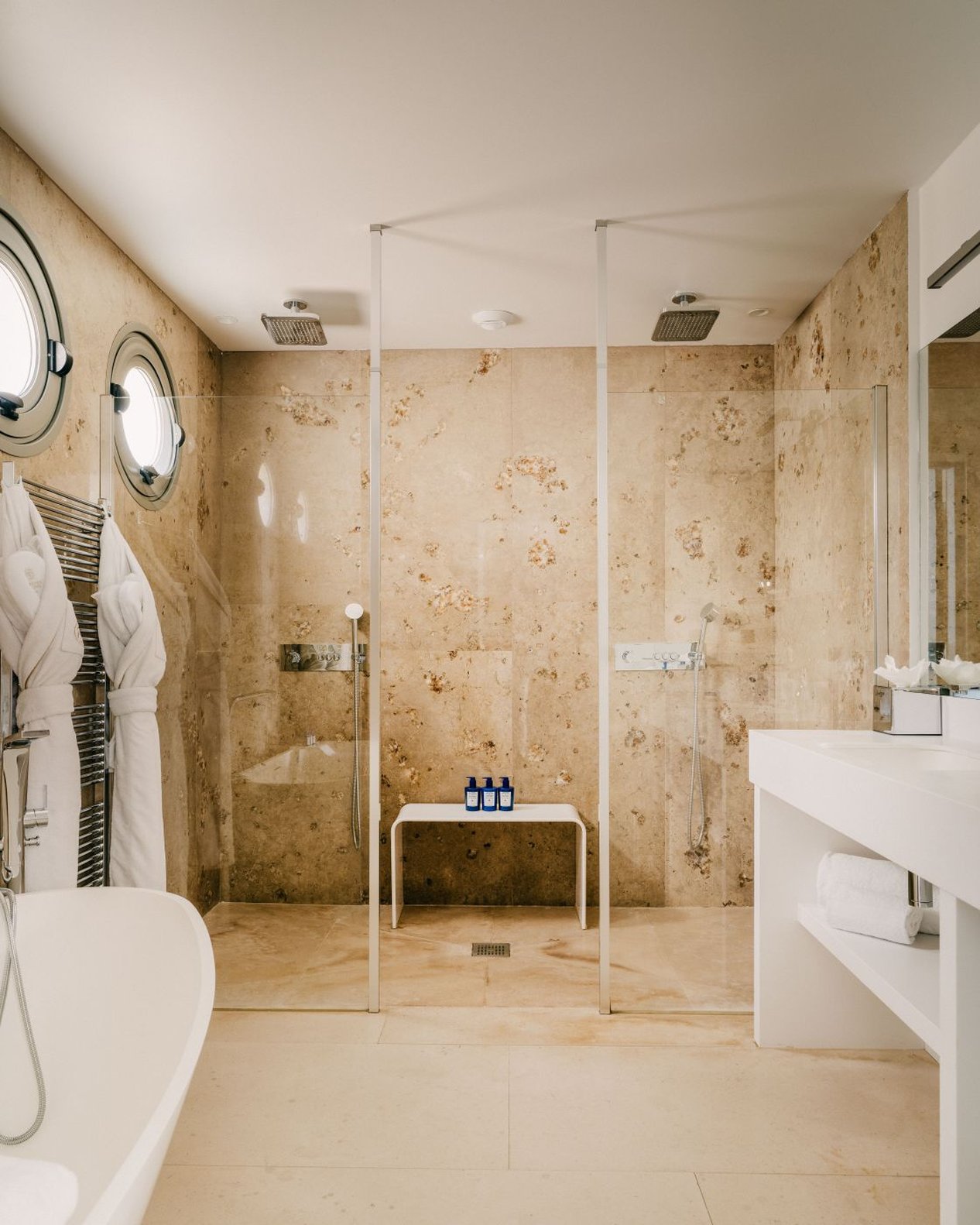 Hotel Les Roches Blanches 44/50