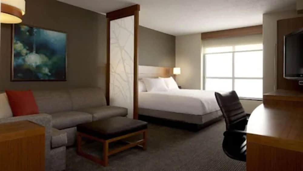Hyatt Place Detroit/Novi 11/64
