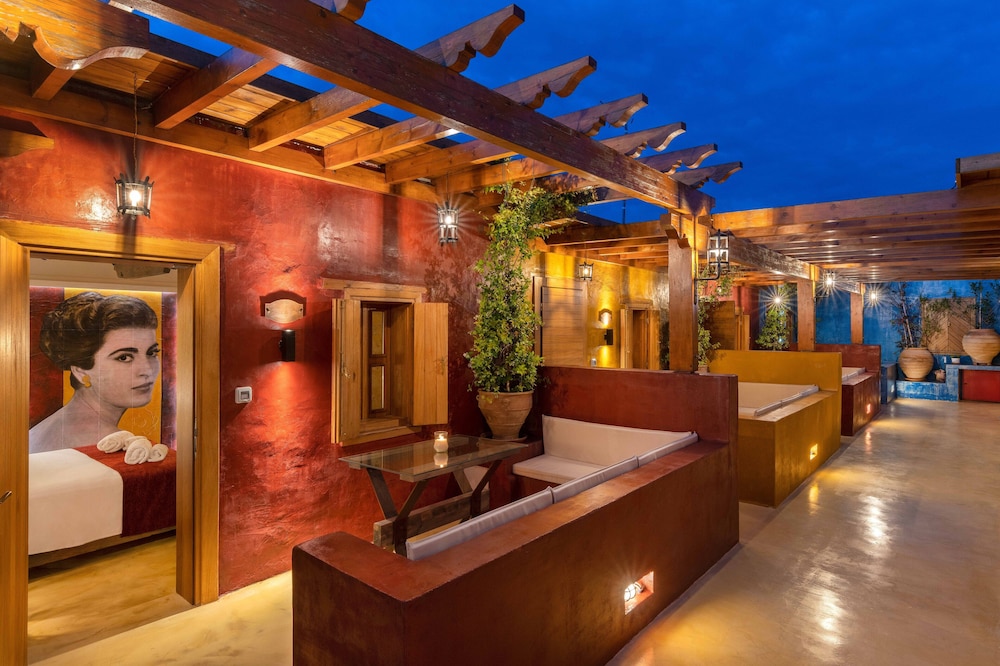 10GR Boutique Hotel & Wine Bar - Adults Only 2/64