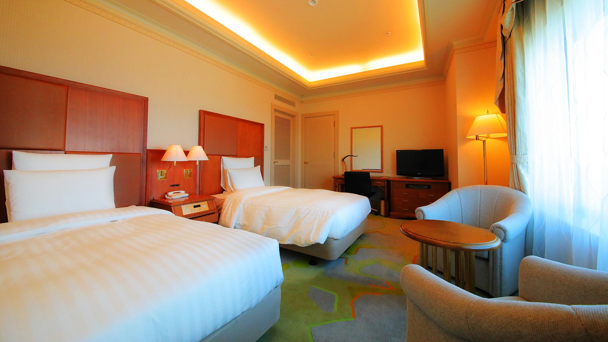 Royal, Me, Luxury, Suite, Twin Beds, Ocean View, Night View