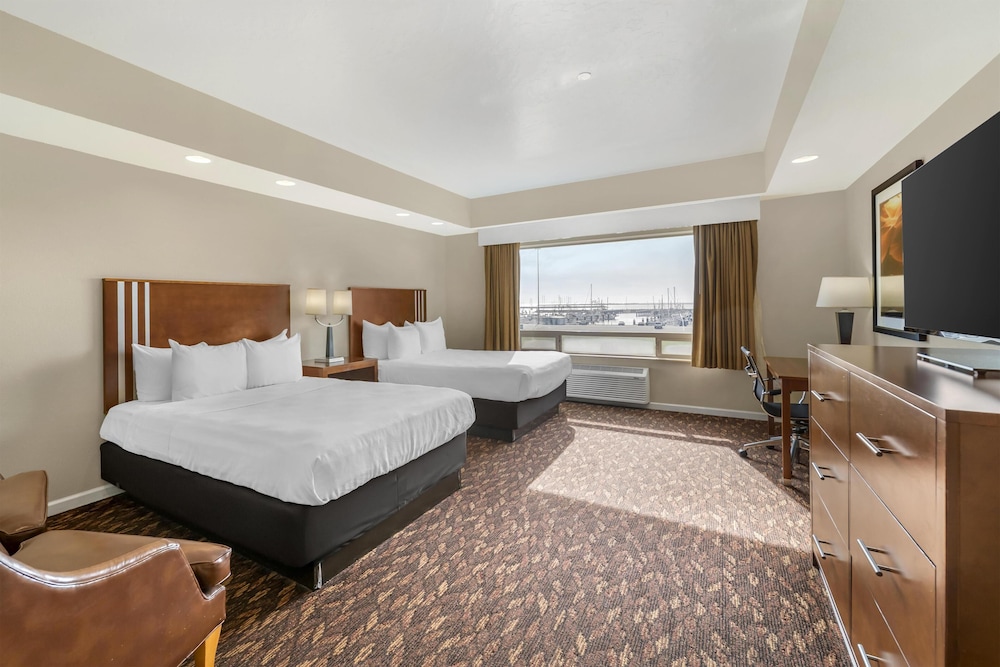 Standard, 2 Queen Beds, Partial Harbour View، Best Western Plus Northwoods Inn 2/6