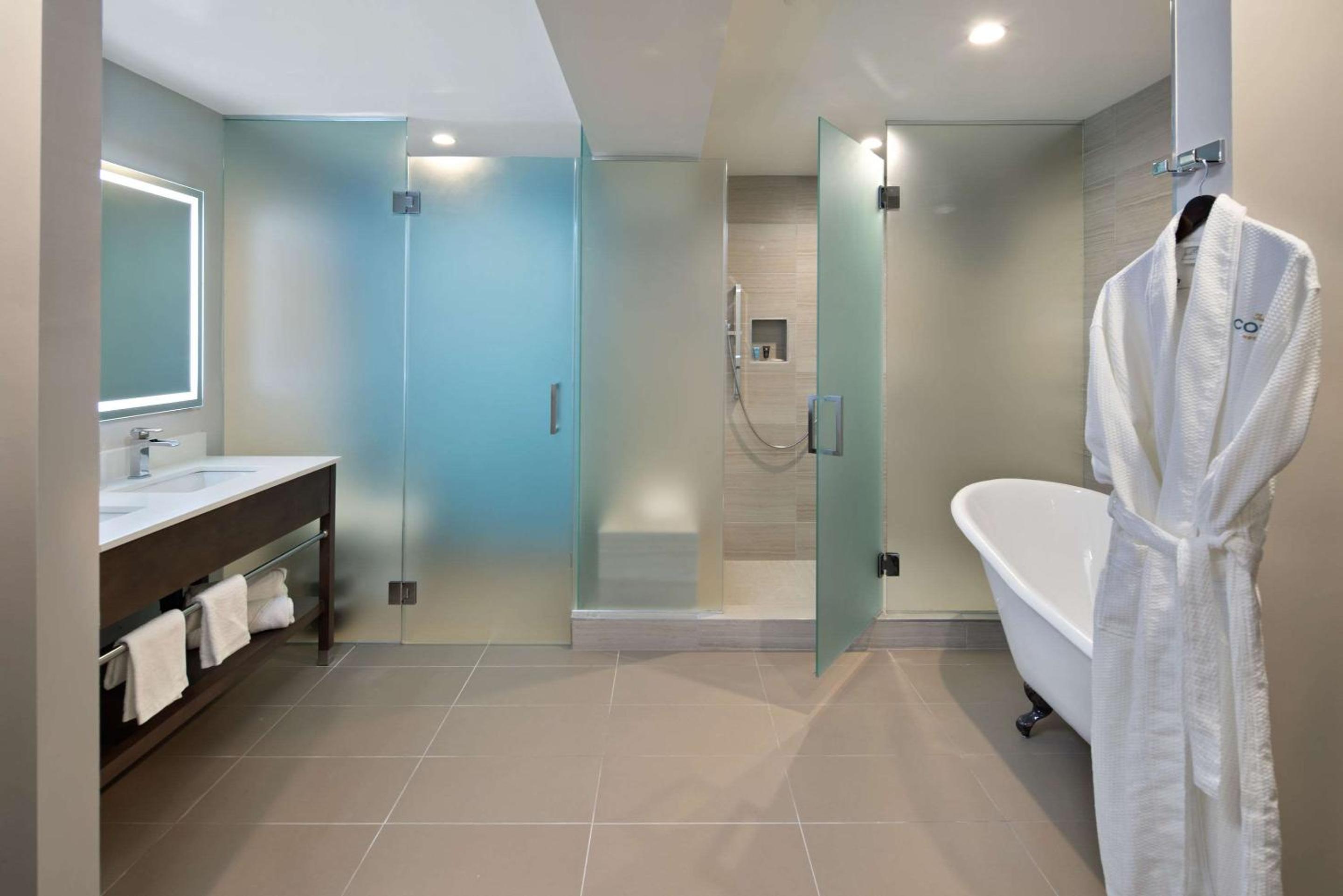 1 Bedroom, Suite, King Bed, Dining Area