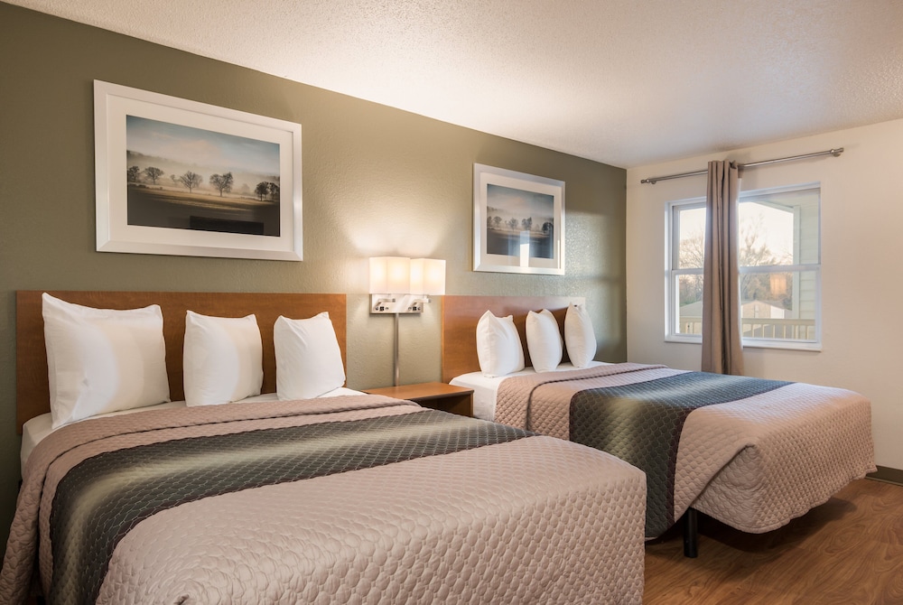 Birch Hill Suites Kansas City - Independence, Mo 8/24