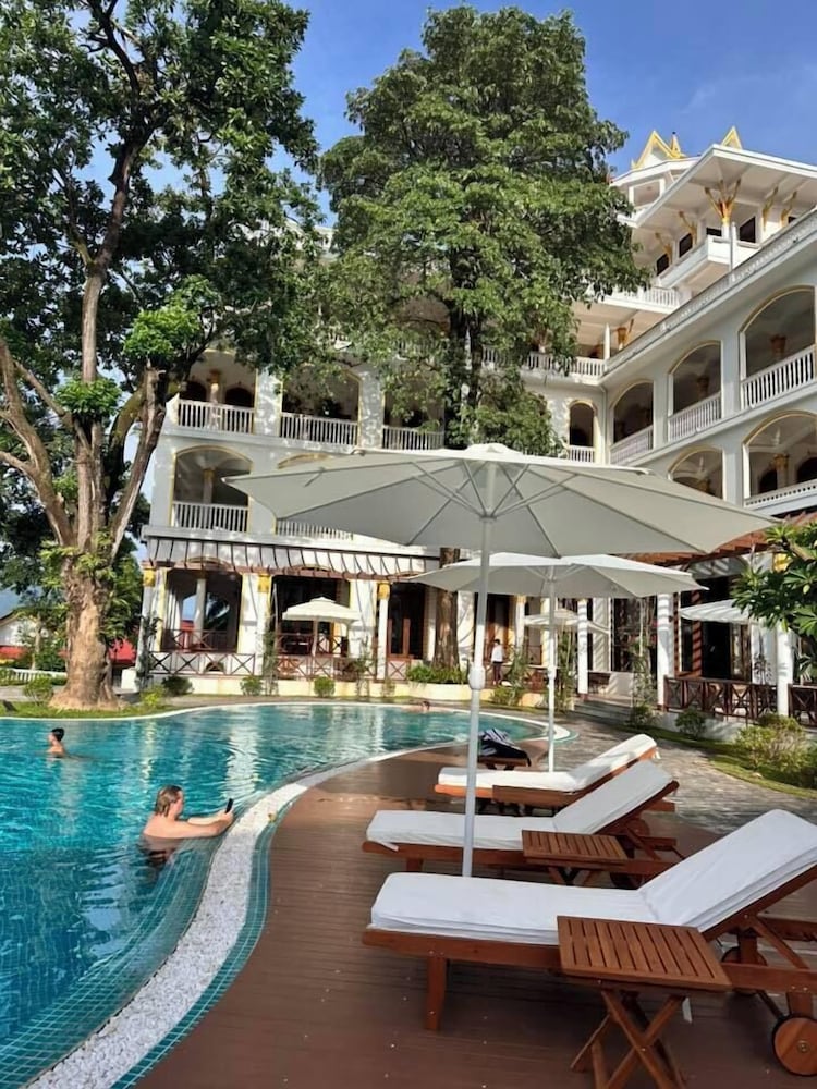 Champasak Palace Hotel 62/65