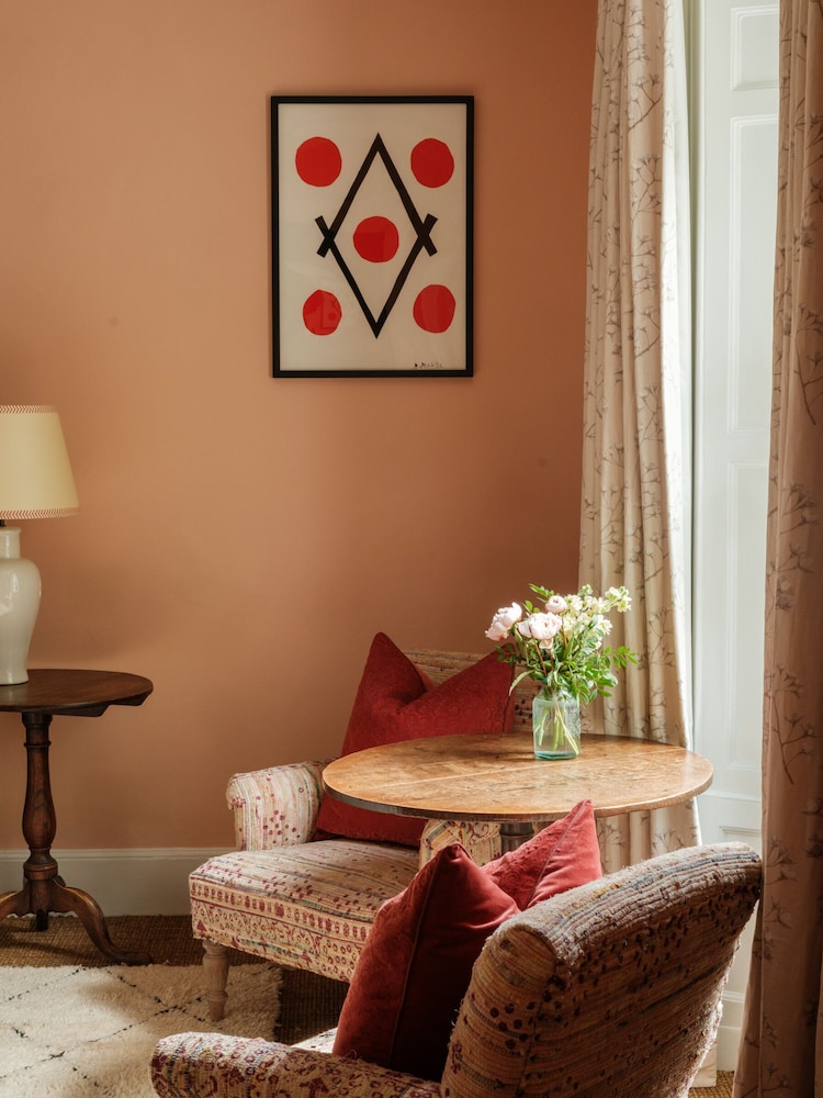 Pembroke Arms 25/50