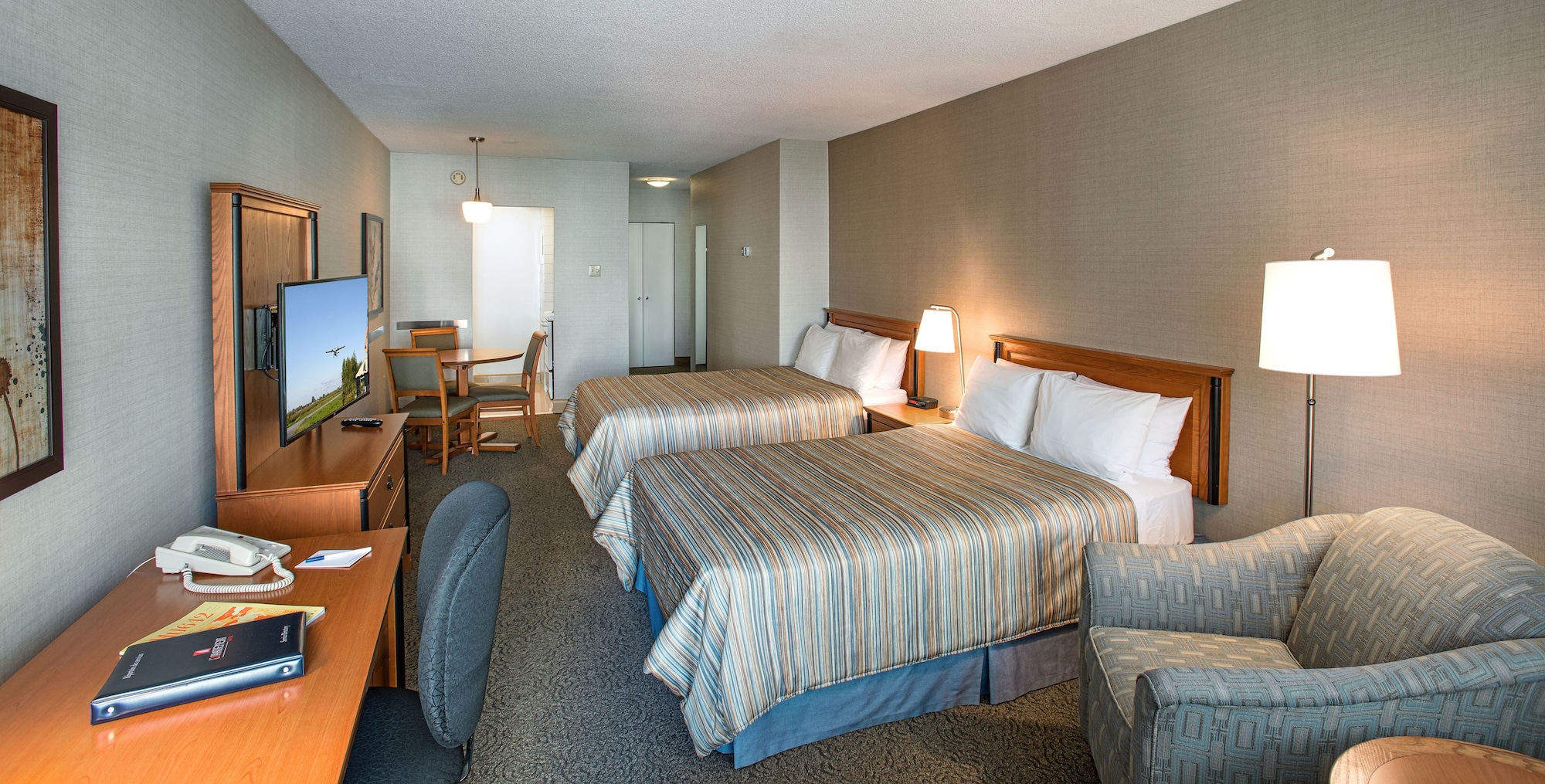 STUDIO, SUITE, 2 DOUBLE BEDS