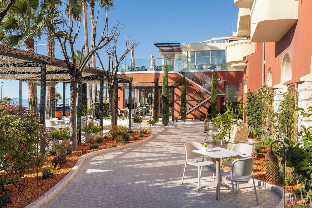AEVA HOTEL 36/44
