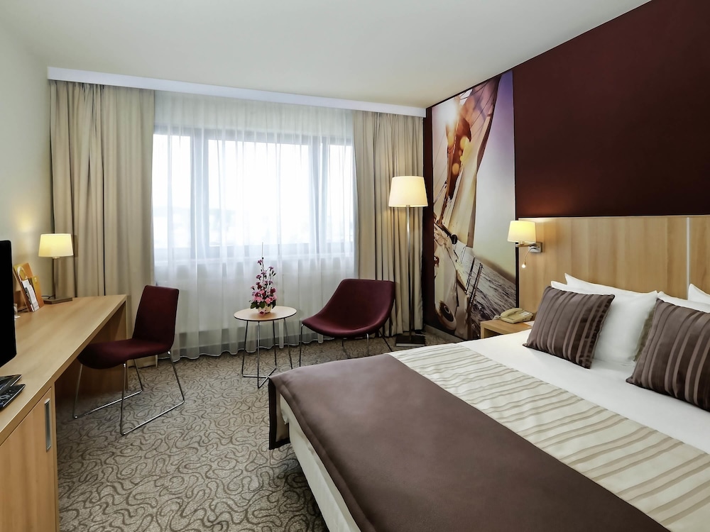 Superior, Queen Bed, Sea View