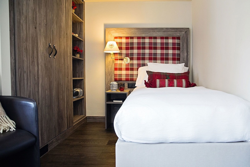 Mini, Twin Beds