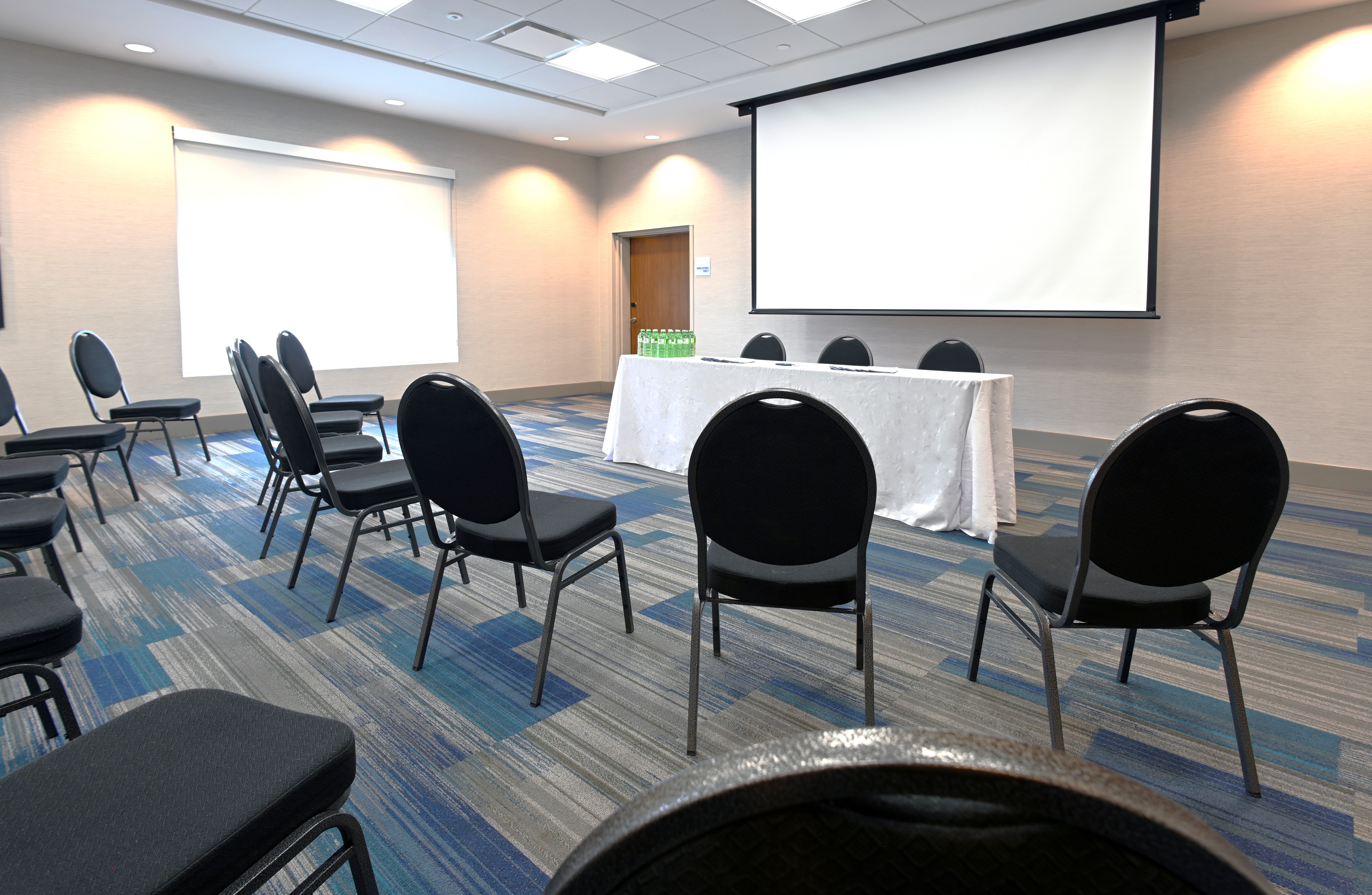 Holiday Inn Express Suites Aurora 74/77