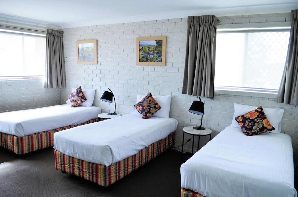 2 Bedrooms, Town House, 1 Queen and 3 Single Beds