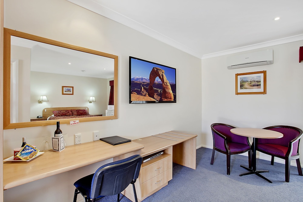 Bushmans Motor Inn 29/31