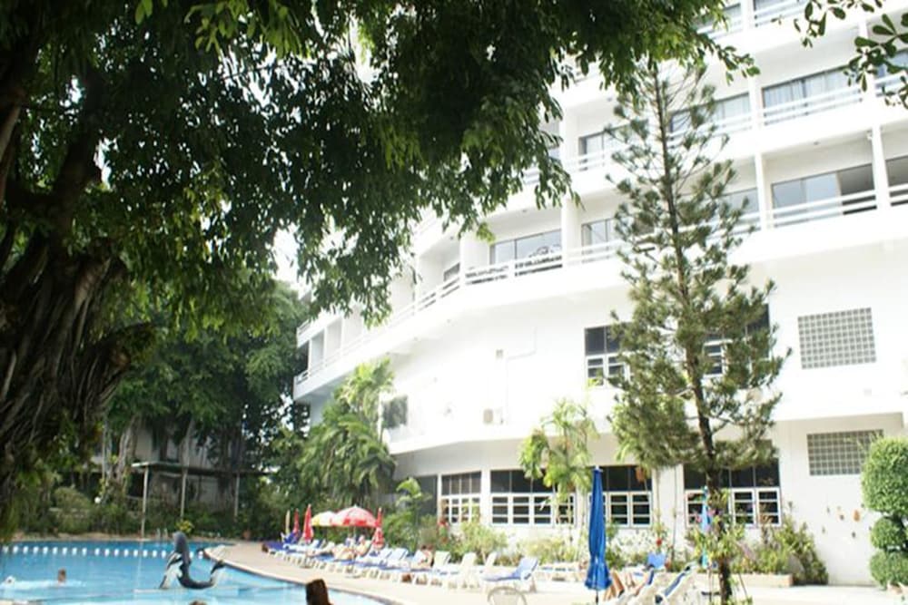 Royal Palace Hotel 61/66