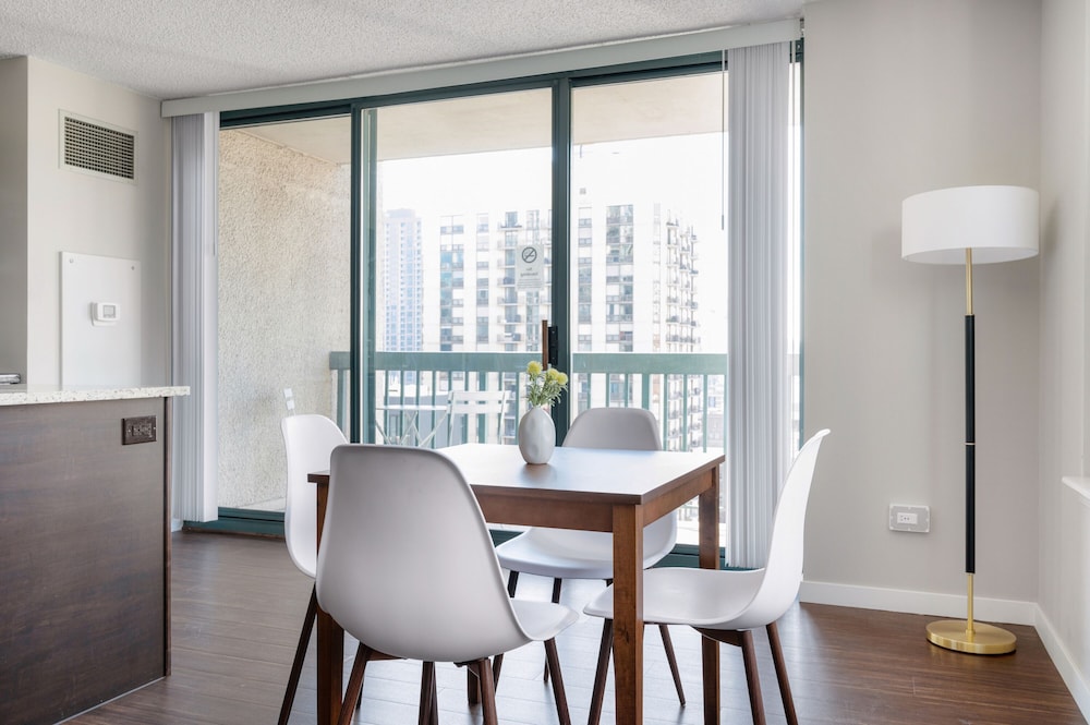 Kasa Chicago River North Apartments 33/50