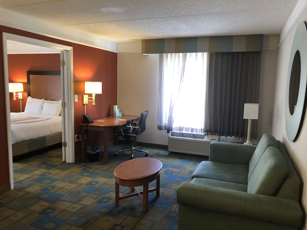 La Quinta Inn & Suites by Wyndham Jacksonville Butler Blvd 33/55