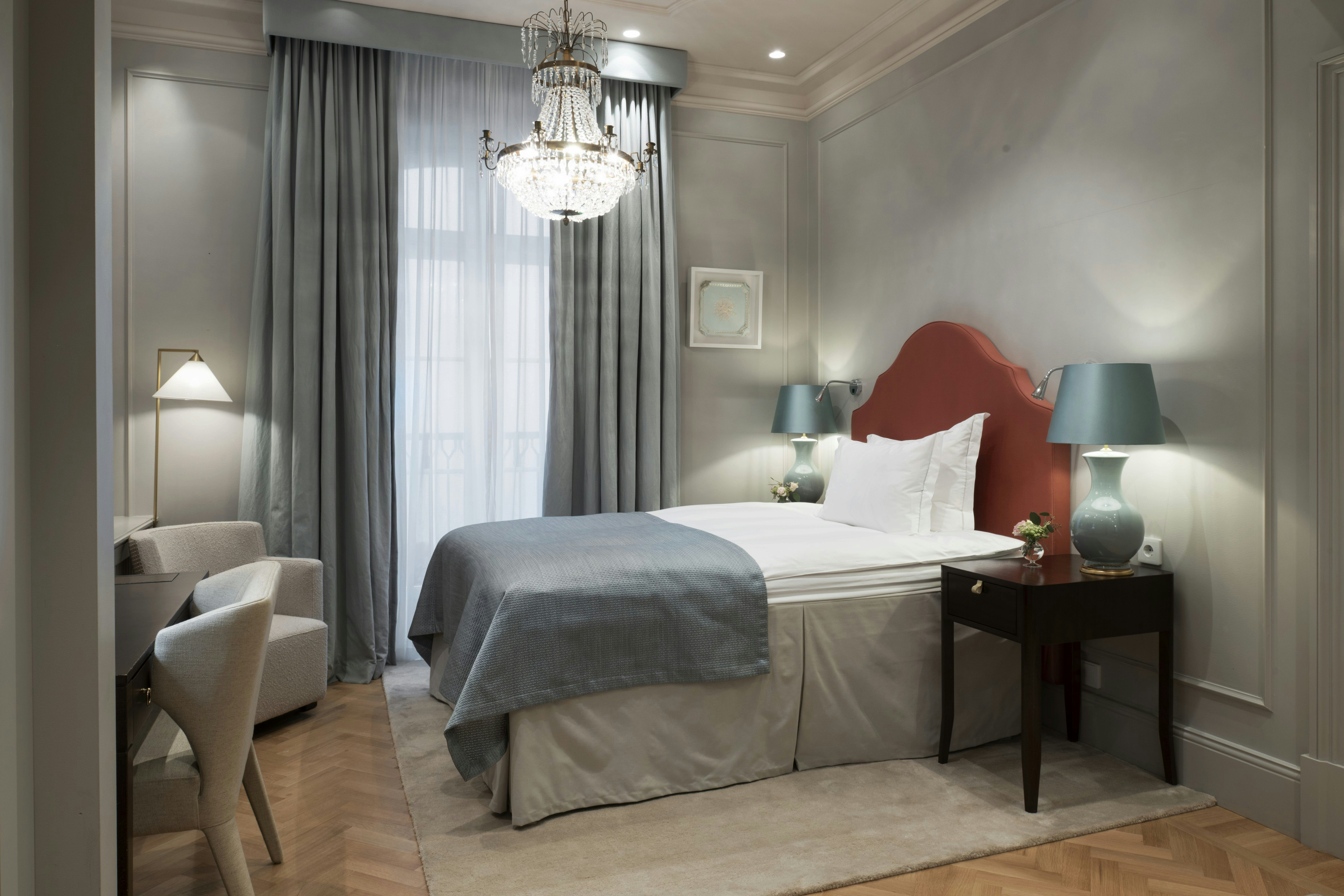 Room, Single, Street or Courtyard View