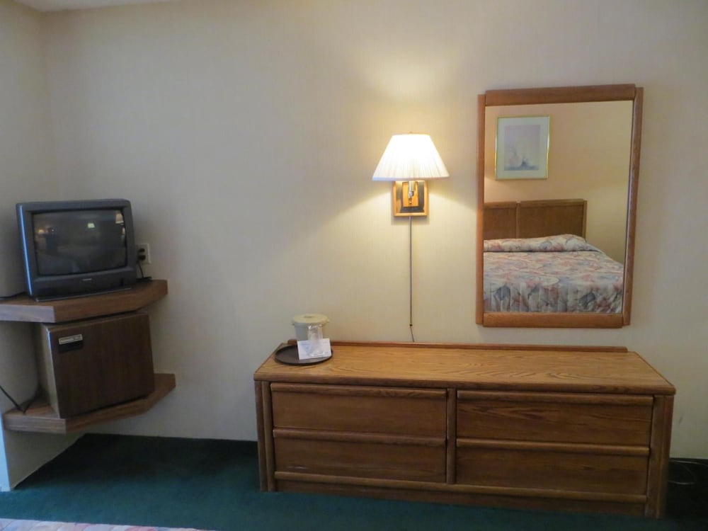 Starlite Budget Inn 35/46
