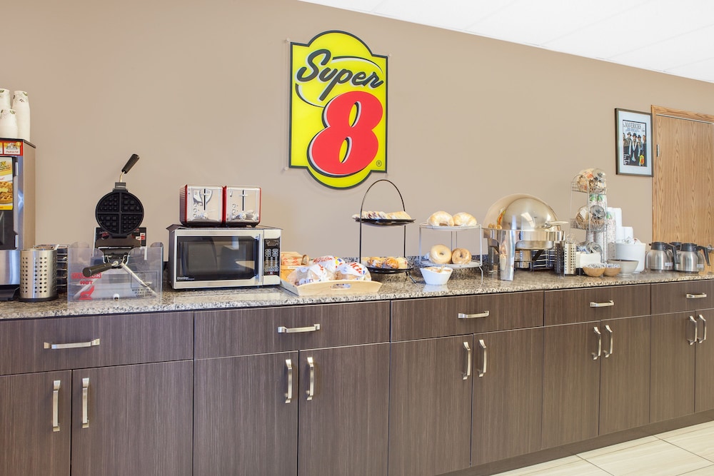 Super 8 by Wyndham Athabasca AB 22/31