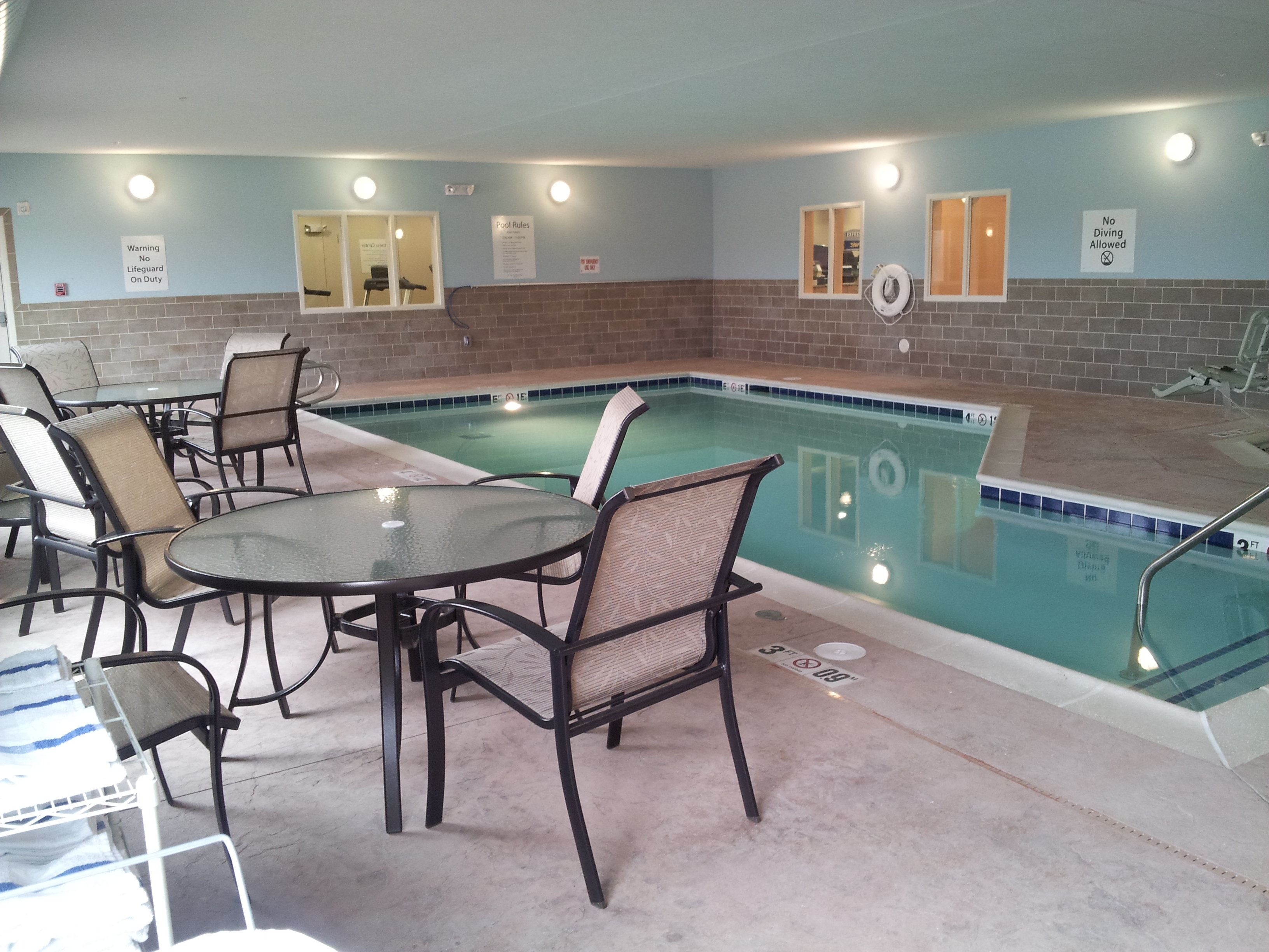 HOLIDAY INN EXPRESS HOTEL & SUITES ALBERT LEA - I-35 31/59