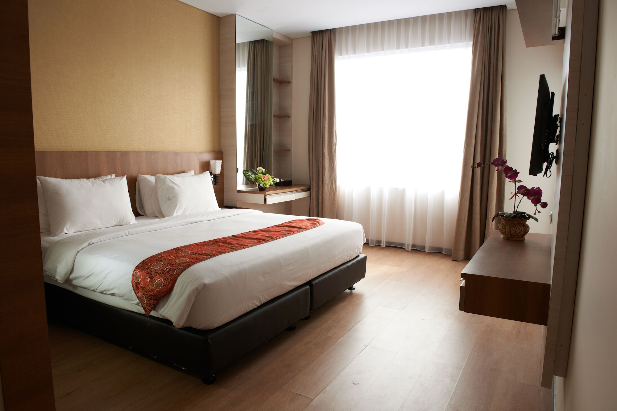 DELUXE, DOUBLE BED