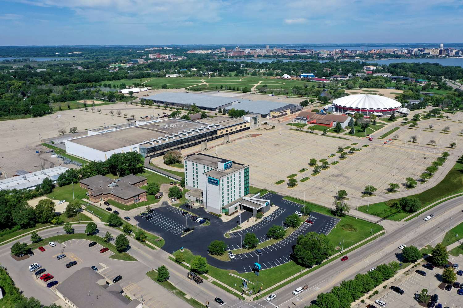 Clarion Suites At The Alliant Energy Center 27/27