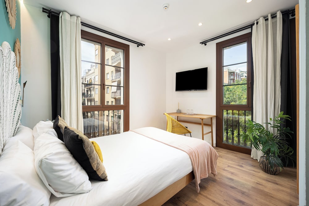 CITY, DOUBLE BED