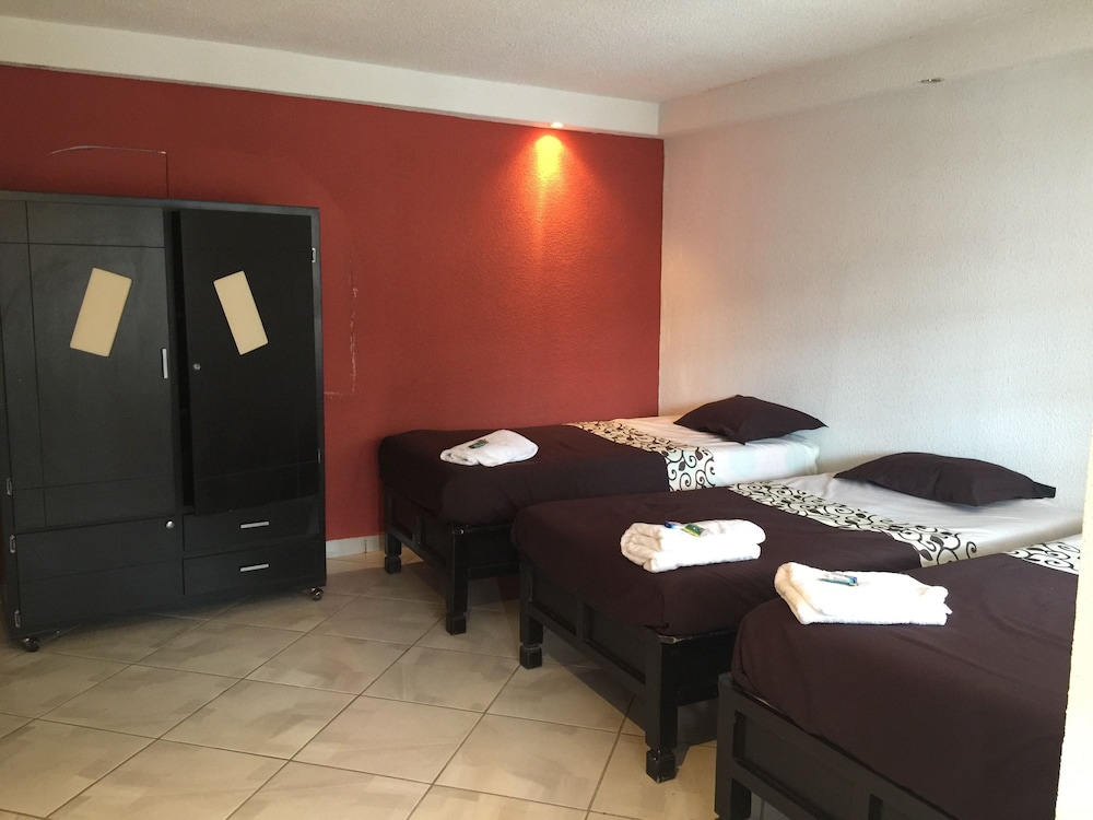 Hotel & Suites Cerro Rojo 56/68