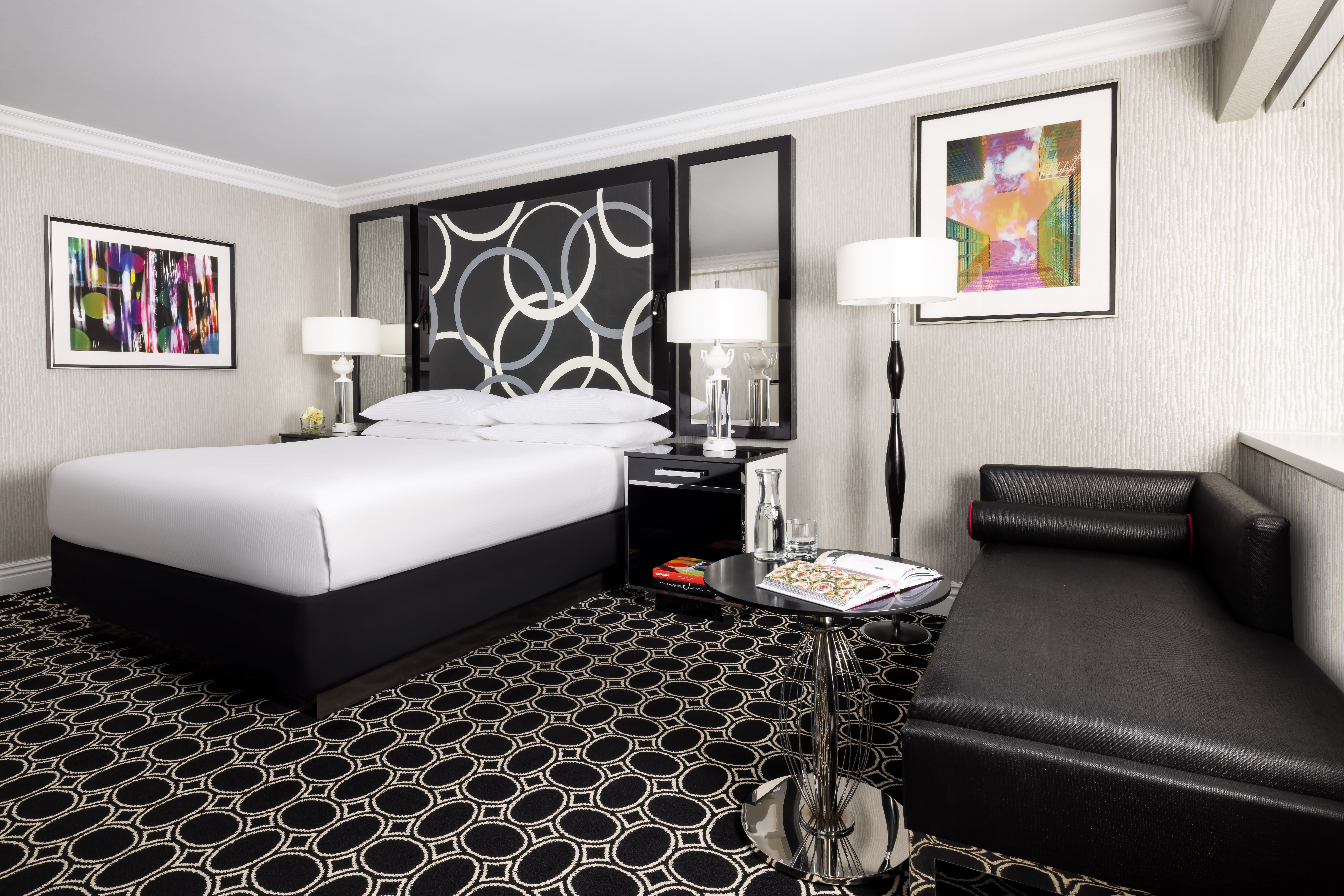 EXECUTIVE, KING BED, CORNER