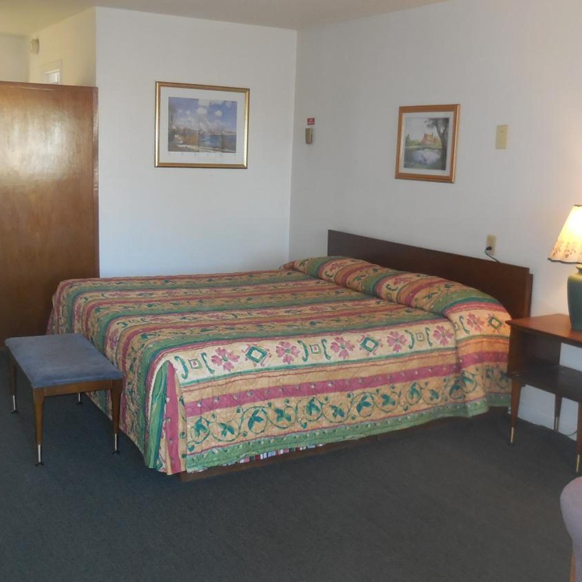 Budget Host 254 Inn Loveland 17/28