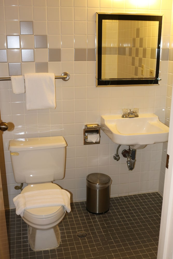 Harmon Loop Hotel 36/36