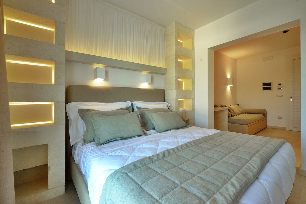 Montiro Hotel 6/48