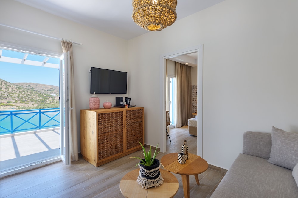 Dolphin Bay Seaside Resort & Suites 48/74