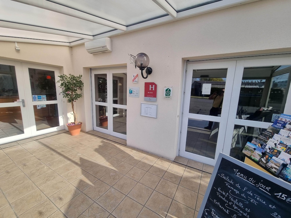Logis Hotel Sully Le Château 3/49