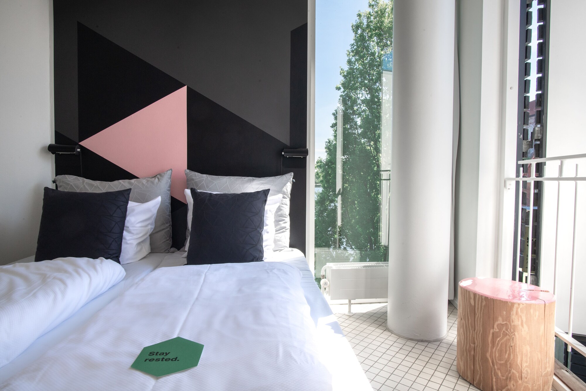 3 Bedrooms, Apartment, 6 Beds, 1 Double and 2 Bunk Beds, Courtyard View 3/5