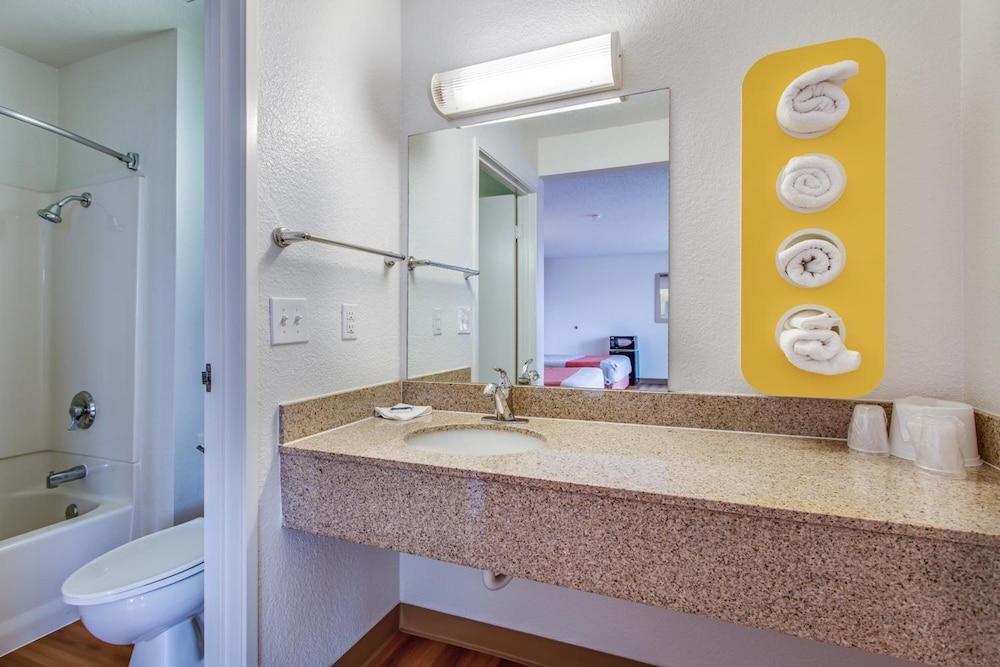 Motel6 Fairfield, CA - North 64/69