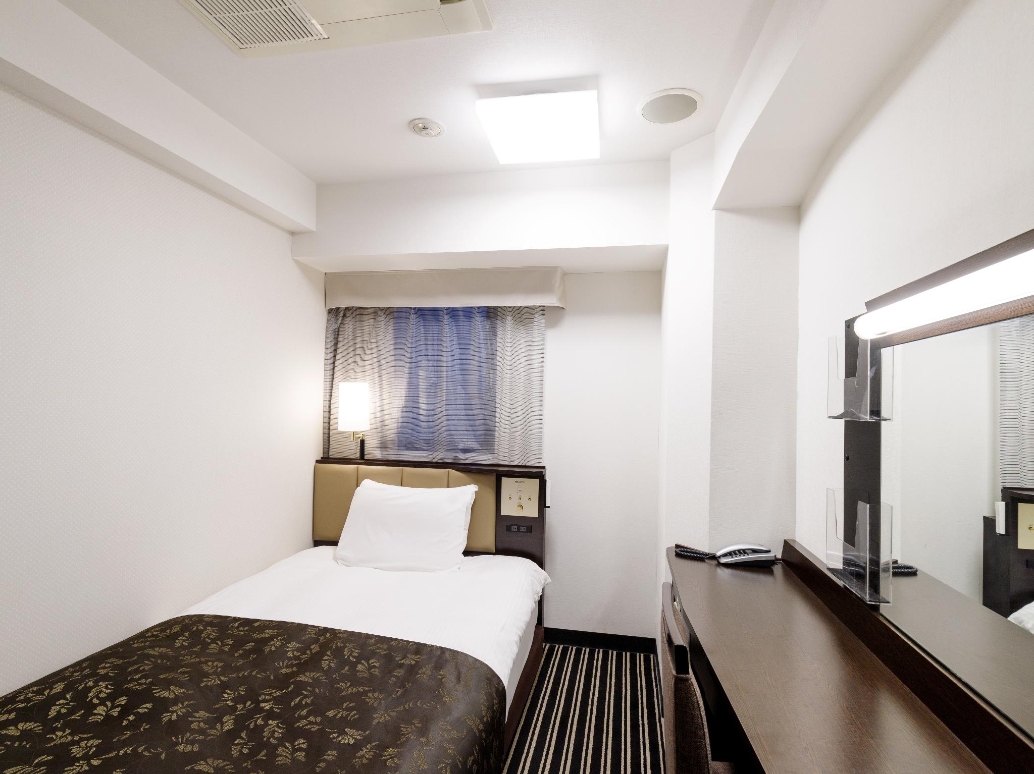 ROOM, SINGLE