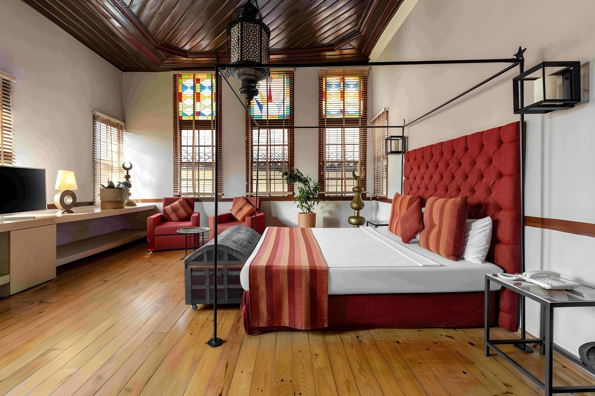 Ottoman, Suite, Queen Bed