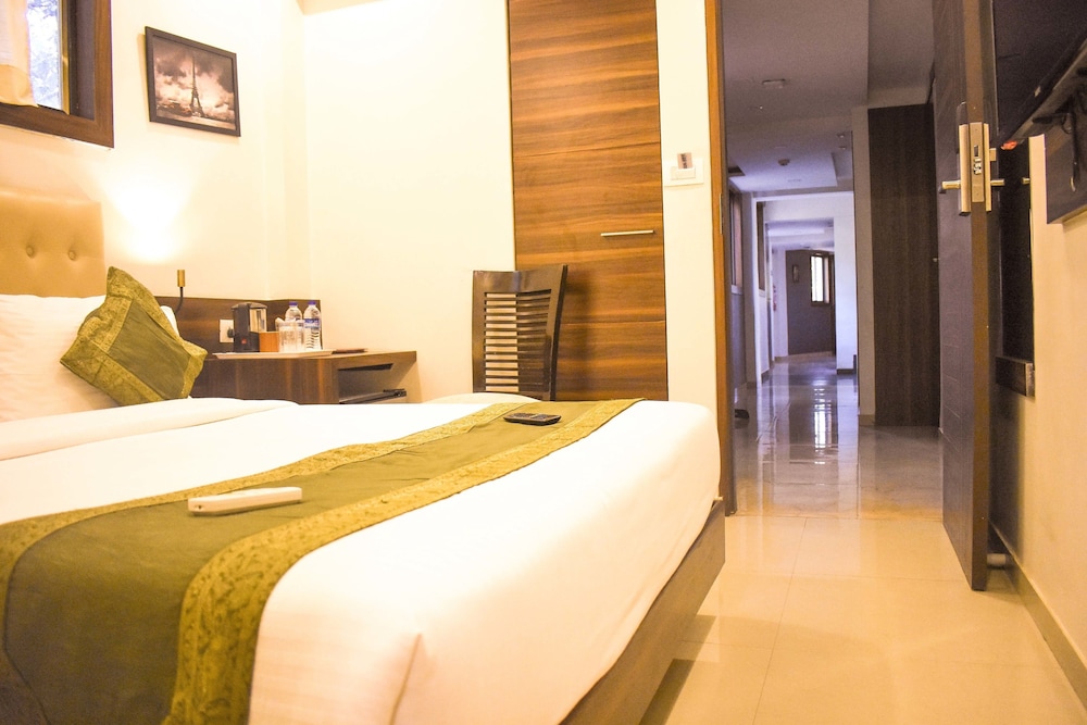 Hotel Mumbai International 10/22