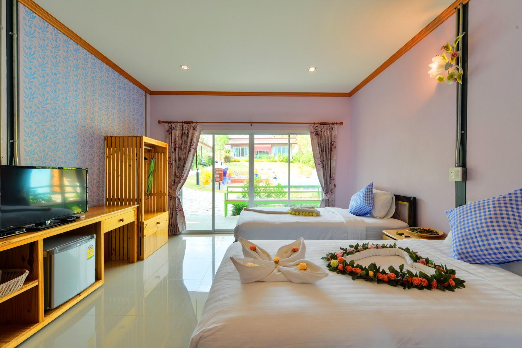 Room, Pool Side