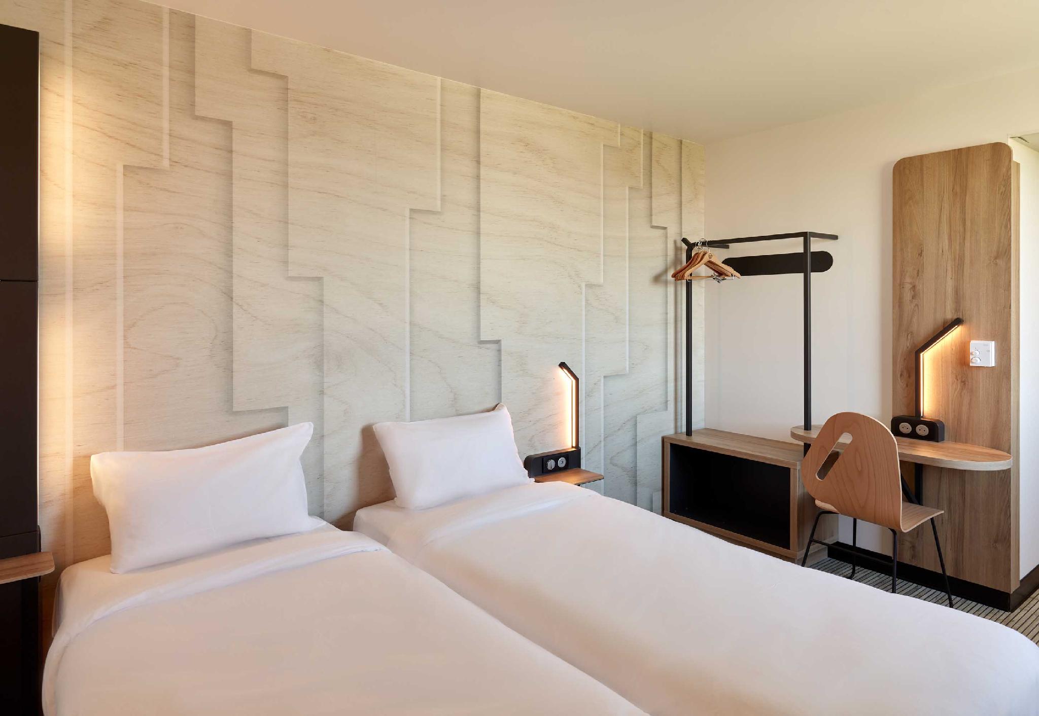 Room, Twin Beds