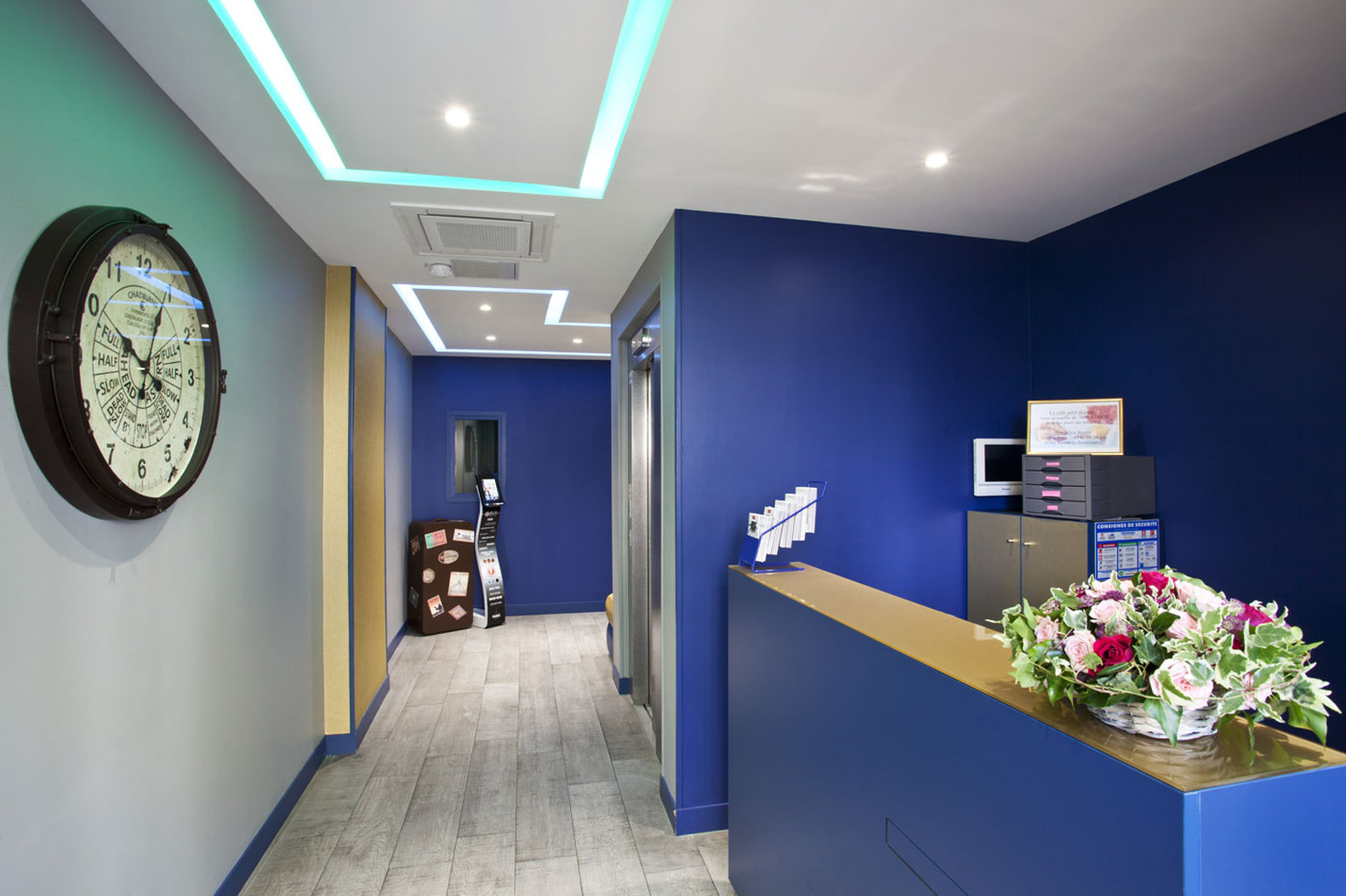 TRIANON GARE DE LYON 2/45