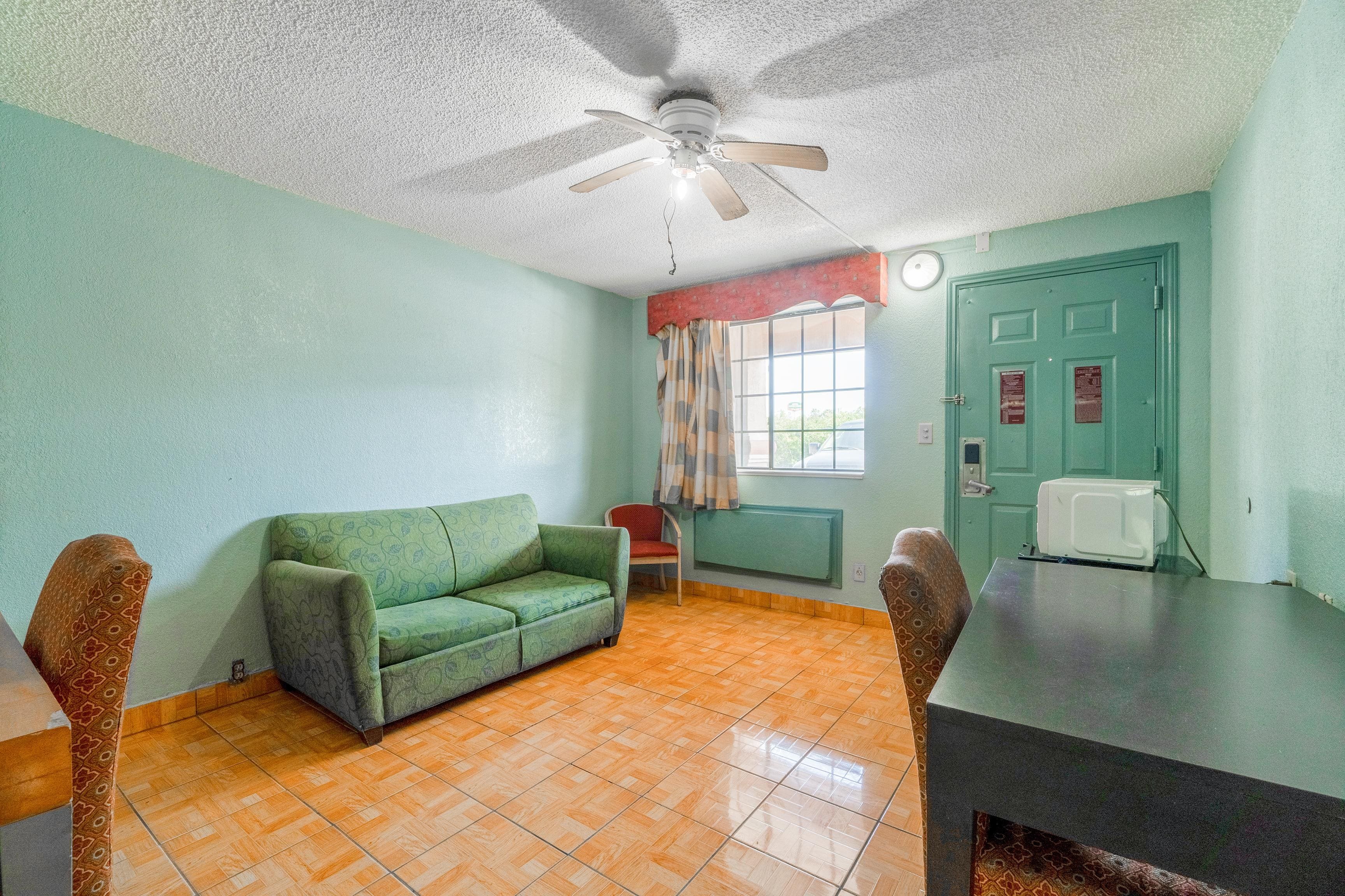 Lone Star Inn & Suites Harlingen TX 34/60