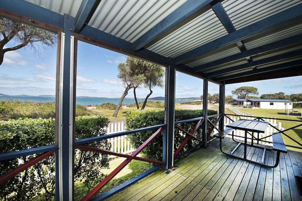 Acclaim Rose Gardens Beachside Holiday Park 24/50