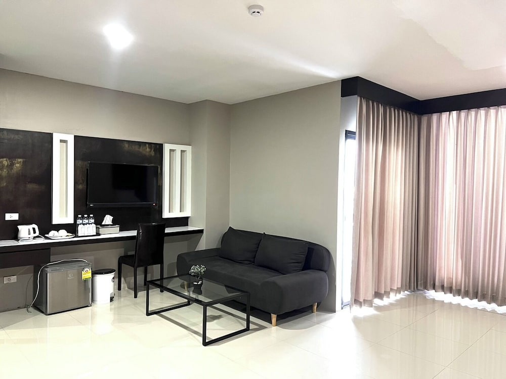 The Habour Front Hotel Surat Thani 37/46