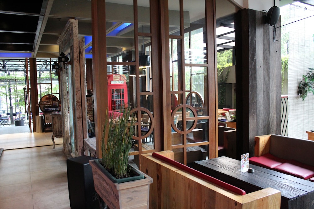 The 1O1 Bandung Dago 7/68