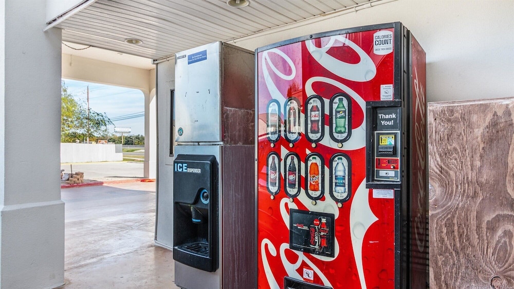 Motel6 San Marcos, TX - North 11/45