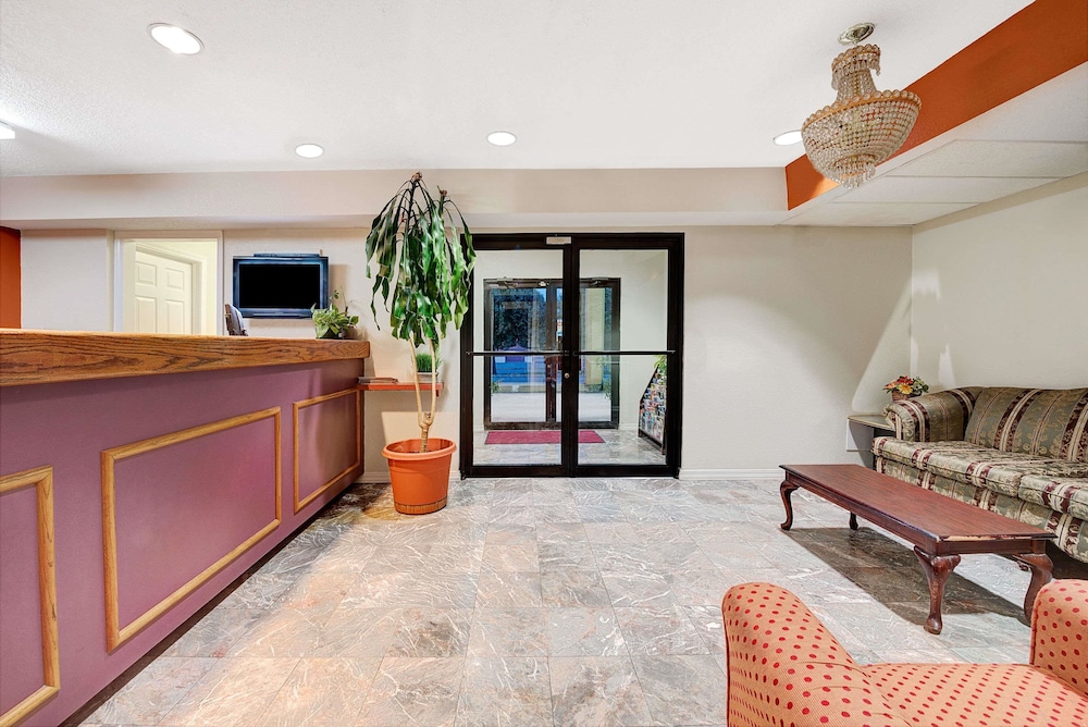 Super 8 by Wyndham Dallas South 4/15