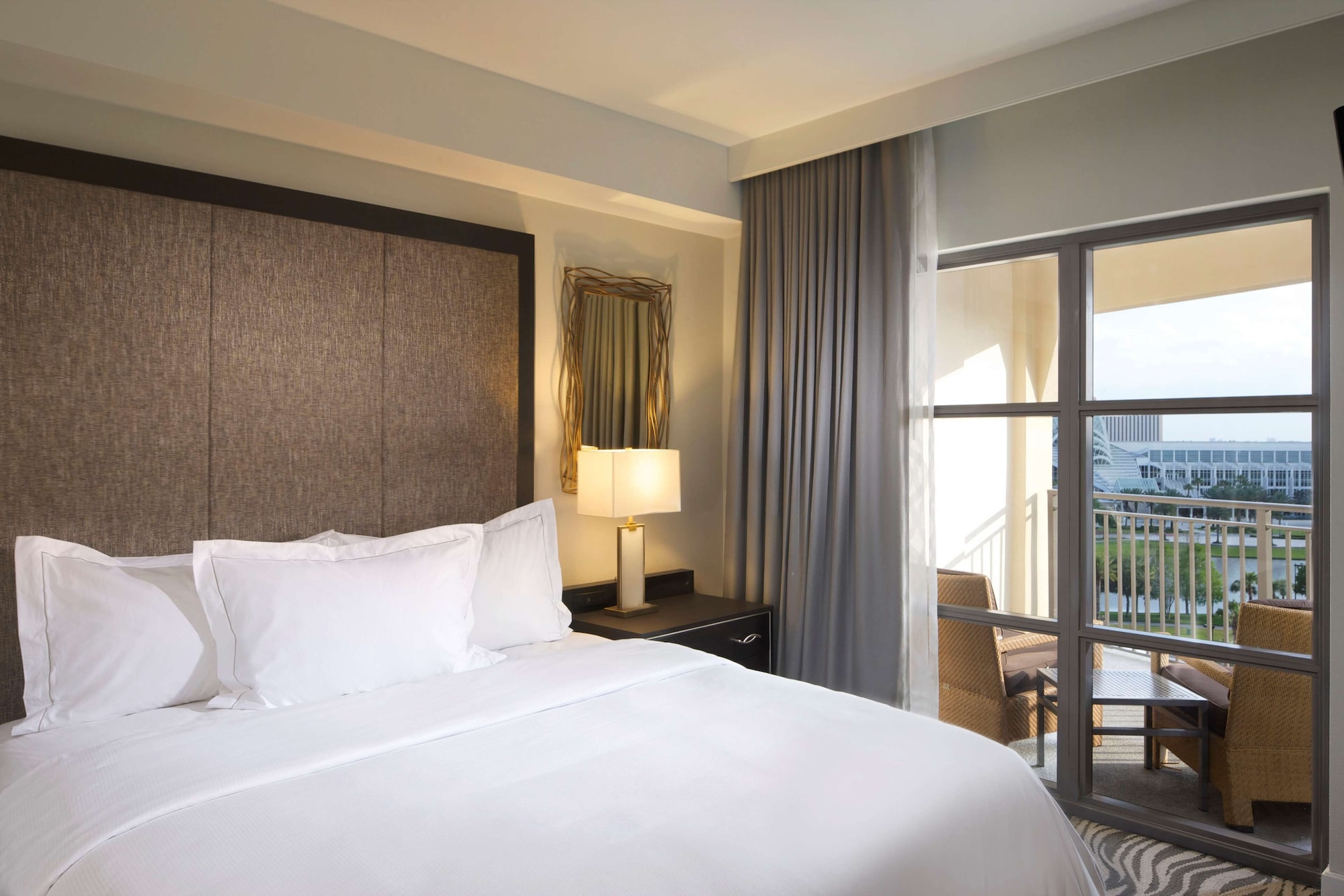 1 BEDROOM, SUITE