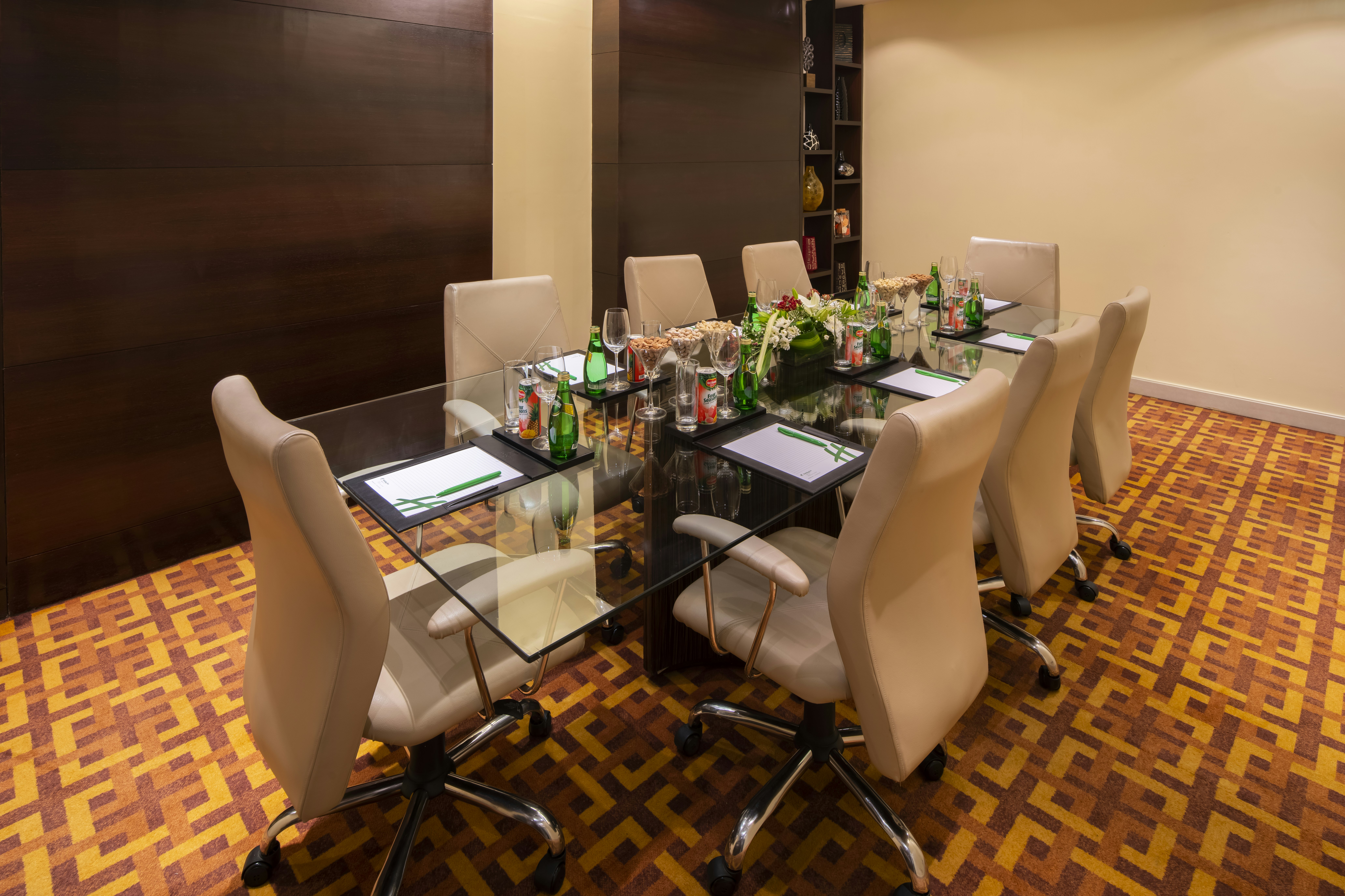 HOLIDAY INN MUMBAI INTERNATIONAL AIRPORT 64/72